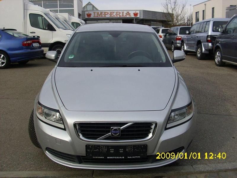 Gebraucht Volvo S40 Kinetic 136 PS (100 kW) 2010 Silber Limousine