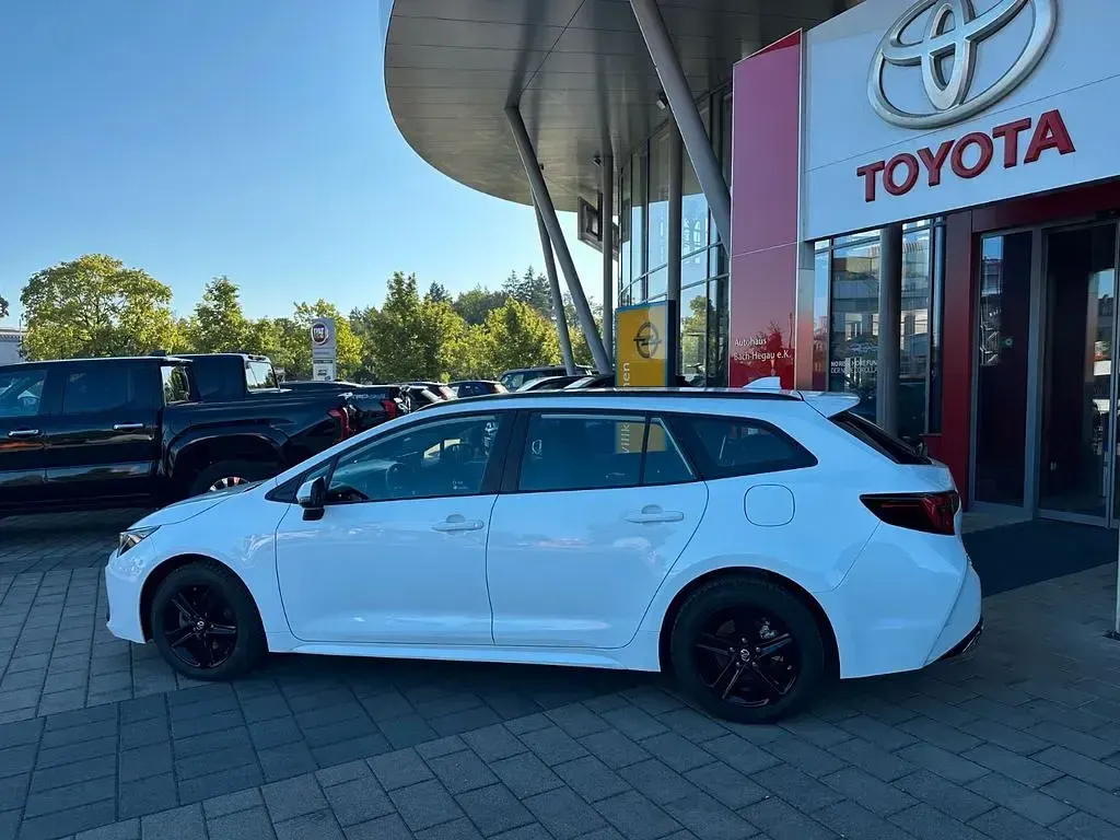 Gebraucht Toyota Corolla Business Edition 196 PS (144 kW) 2024 Weiß Kombi