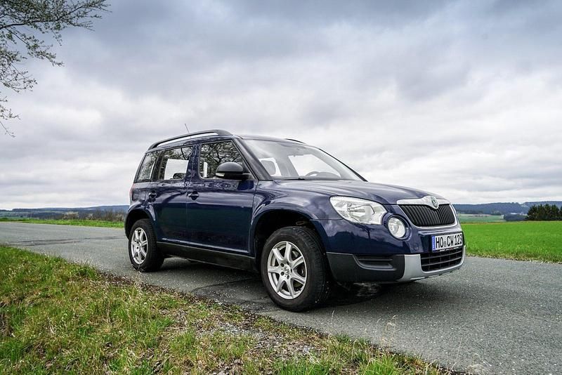 Blau Gebraucht 2011 Skoda Yeti SUV | 4.333 € (Guter Preis) - Bild 1/4