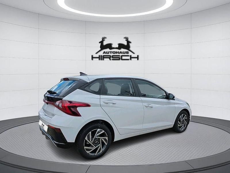 Gebraucht Hyundai i20 Trend 101 PS (74 kW) 2025 Weiß Limousine