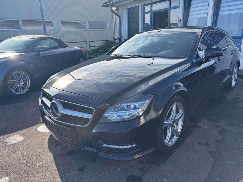 Obsidianschwarz metalliclack Gebraucht 2013 Mercedes CLS350 AMG Kombi | 10.990 € (Guter Preis) - Bild 1/4