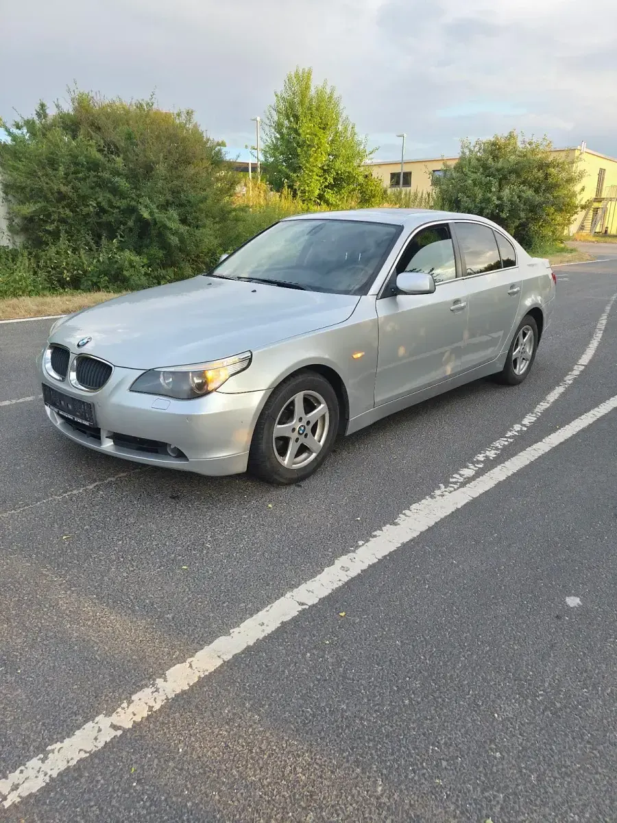Gebraucht BMW 525 177 PS (130 kW) 2004 Grau Limousine
