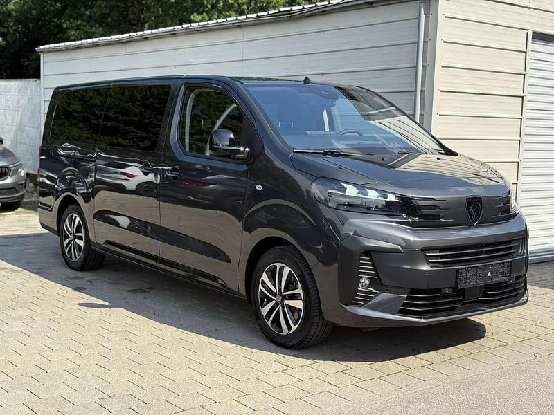 Titanium grau Gebraucht 2024 Peugeot Traveller Premium Van / Kleinbus | 46.440 € (Etwas zu teuer) - Bild 1/4
