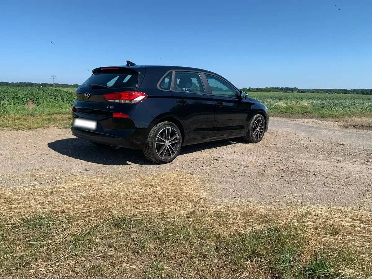 Gebraucht Hyundai i30 100 PS (73 kW) 2018 Schwarz Coupé