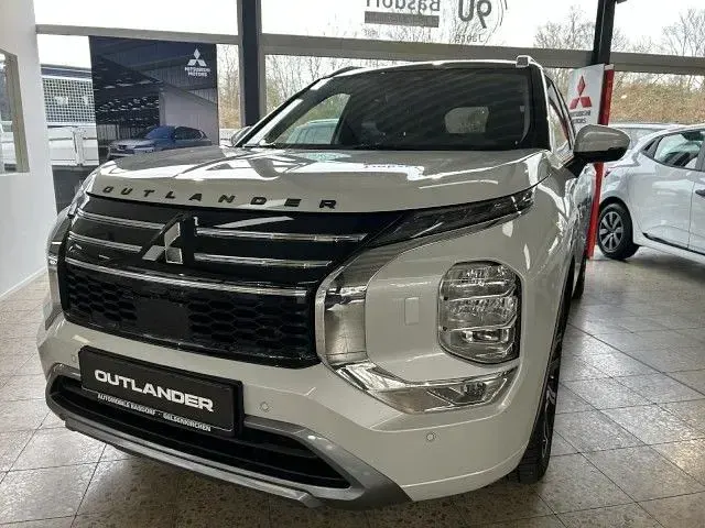 Gebraucht Mitsubishi Outlander P-HEV Top 136 PS (100 kW) 2026 Weiß SUV