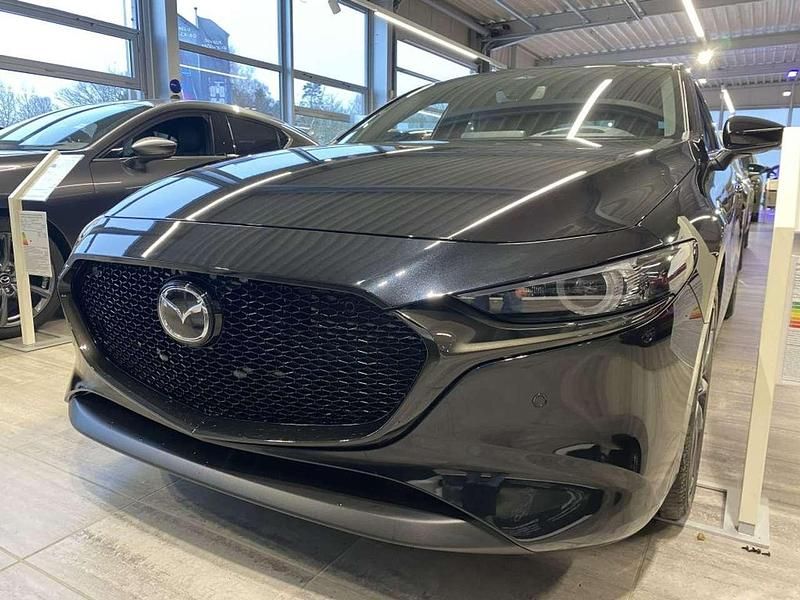 Neu Mazda 3 Sky 140 PS (102 kW) 2026 Jet blackmetallic Limousine
