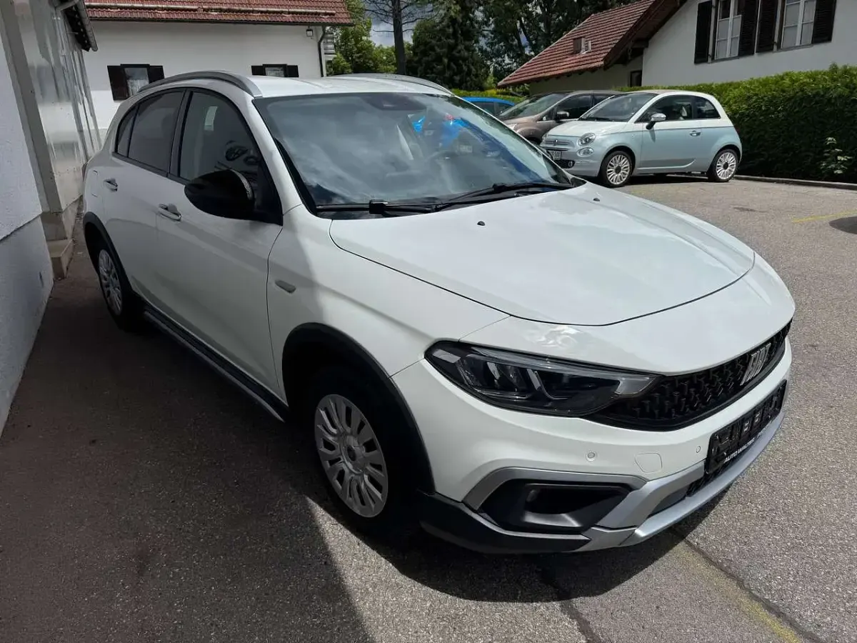 Gebraucht Fiat Tipo Cross 101 PS (74 kW) 2021 Weiß Kleinwagen