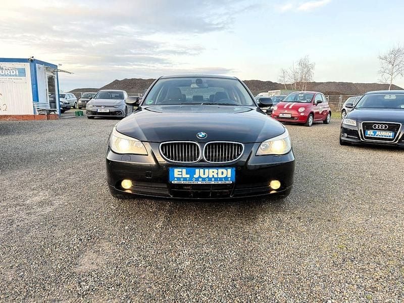 Gebraucht BMW 523 177 PS (130 kW) 2006 Saphirschwarz Limousine