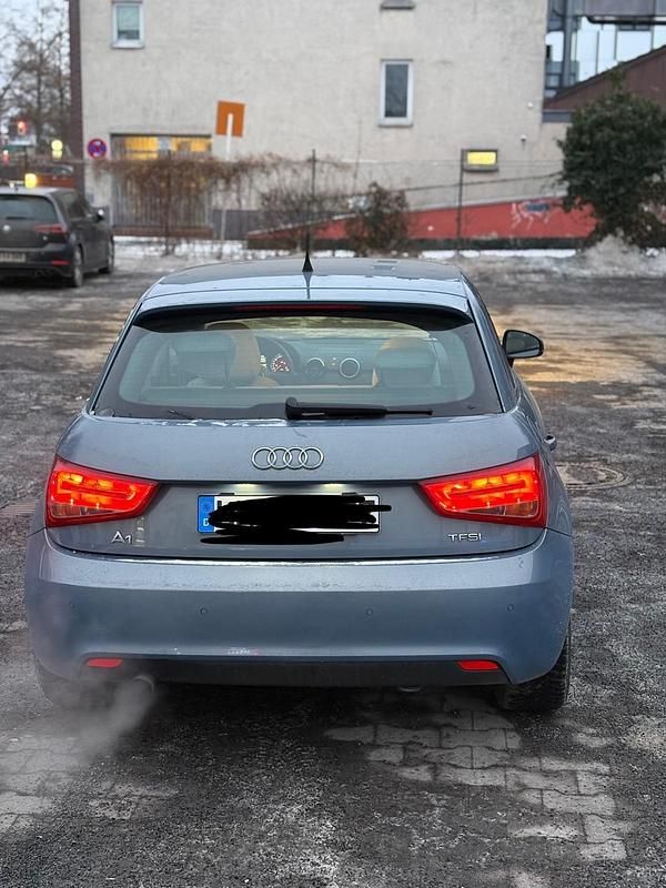 Gebraucht Audi A1 86 PS (63 kW) 2012 Blau Kleinwagen