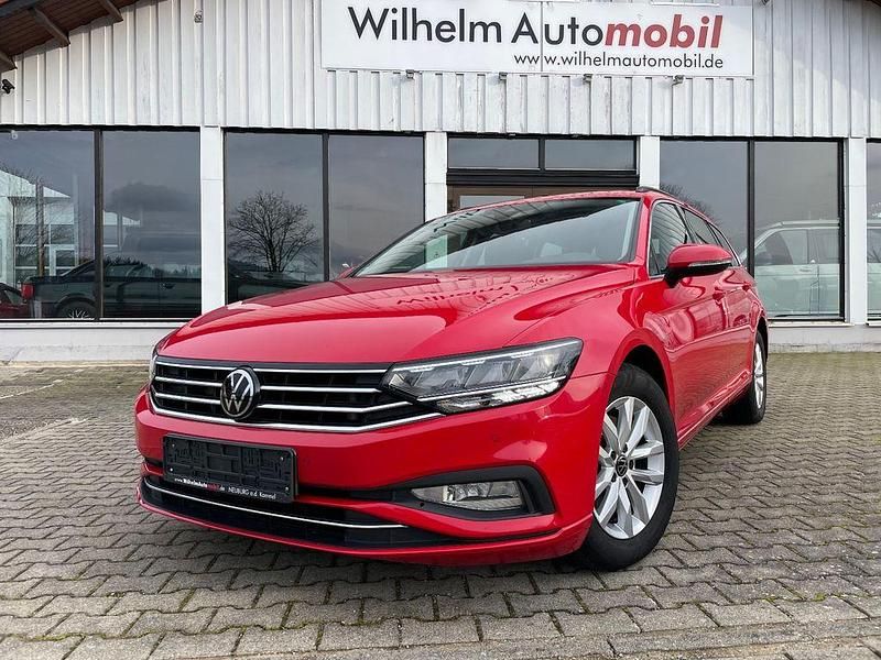 Rot Gebraucht 2023 VW Passat Business Kombi | 17.990 € (Superpreis) - Bild 1/4