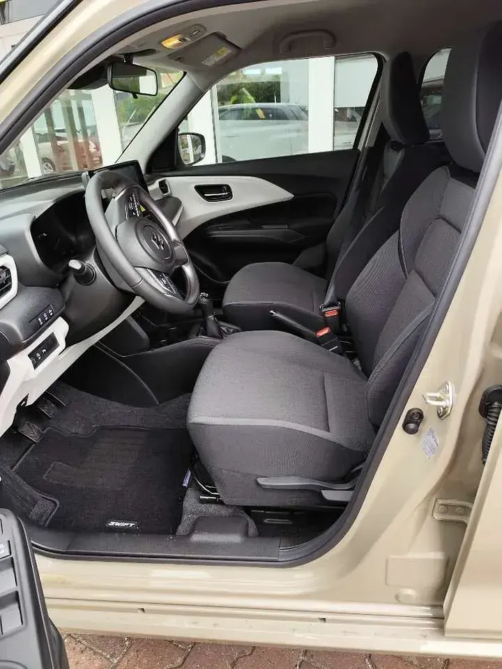 Neu Suzuki Swift Comfort 83 PS (61 kW) 2026 Caravan ivory Kleinwagen