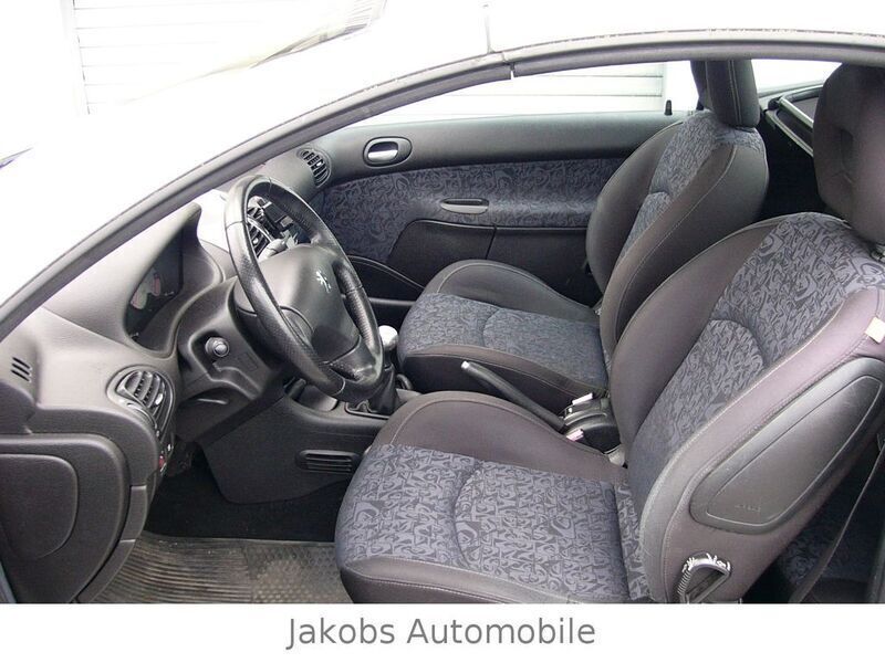 Gebraucht Peugeot 206 CC Quiksilver 109 PS (80 kW) 2004 Silber Cabrio