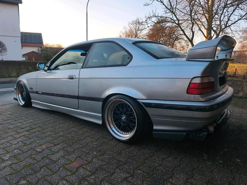 Gebraucht BMW 320 M Sport 150 PS (110 kW) 1993 Silber Coupé
