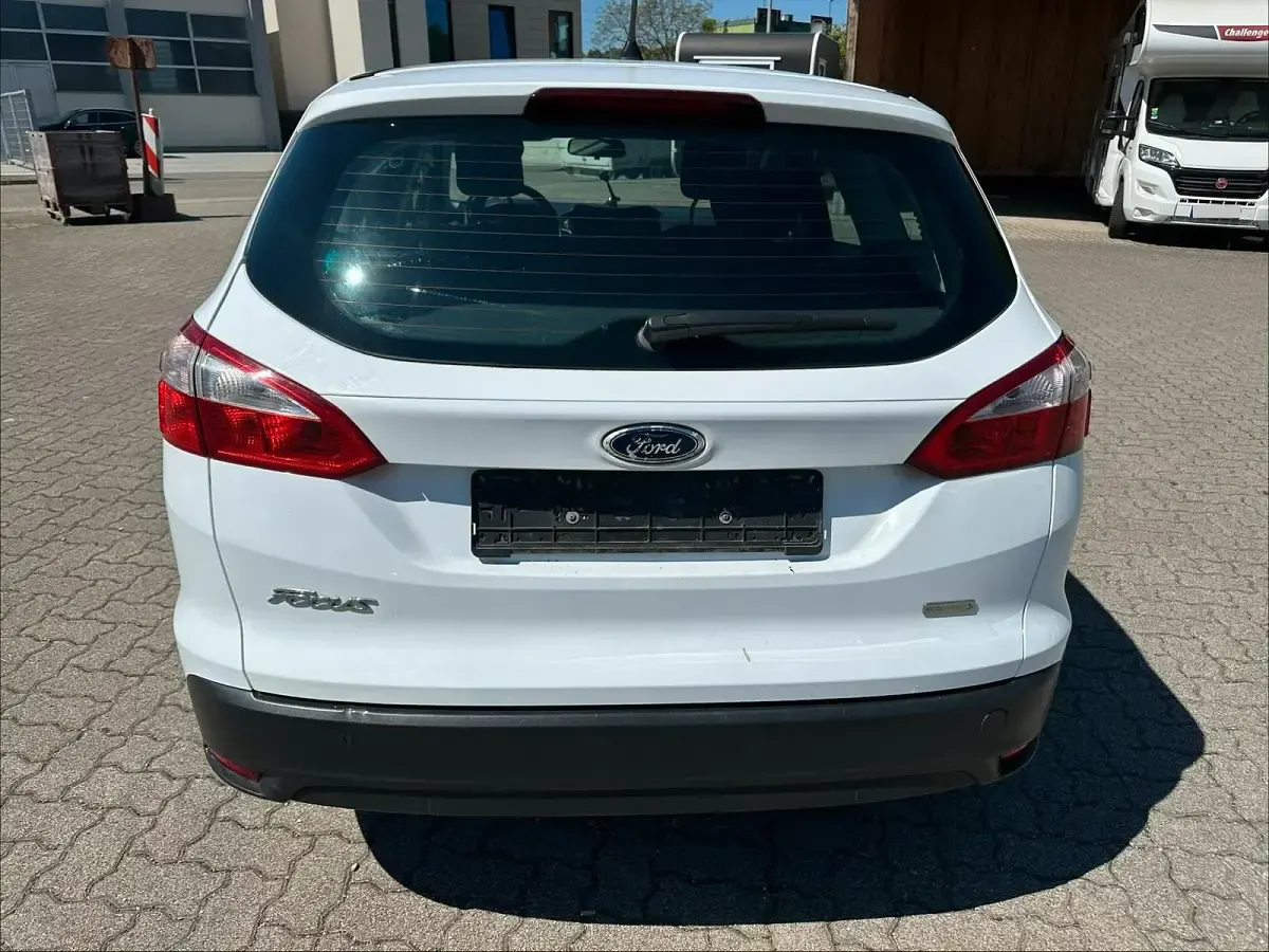 Używany Ford Focus 100 KM (73 kW) 2014 Biały Kombi