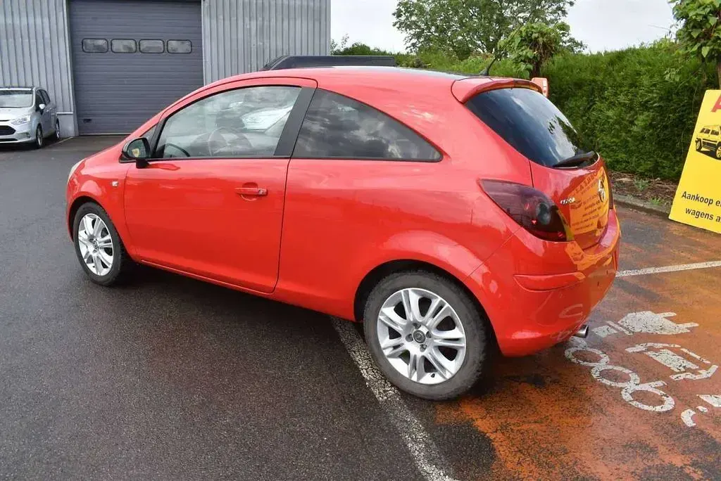Gebraucht Opel Corsa Edition 86 PS (63 kW) 2012 Rot Kleinwagen