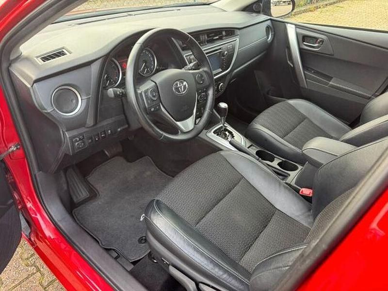 Gebraucht Toyota Auris 132 PS (97 kW) 2014 Red mica metallic / wildfire Limousine