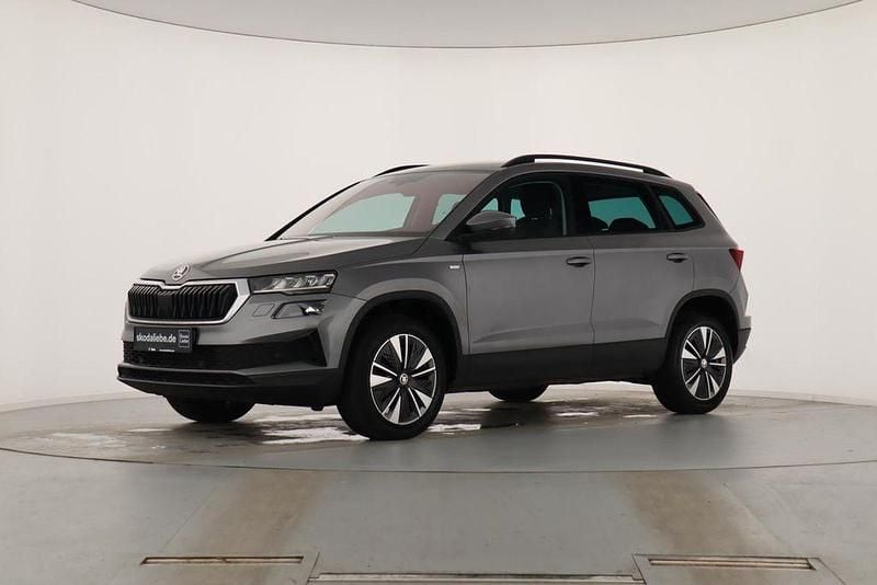 Graphitegrau metallic Gebraucht 2023 Skoda Karoq Tour SUV | 23.789 € (Guter Preis) - Bild 1/4