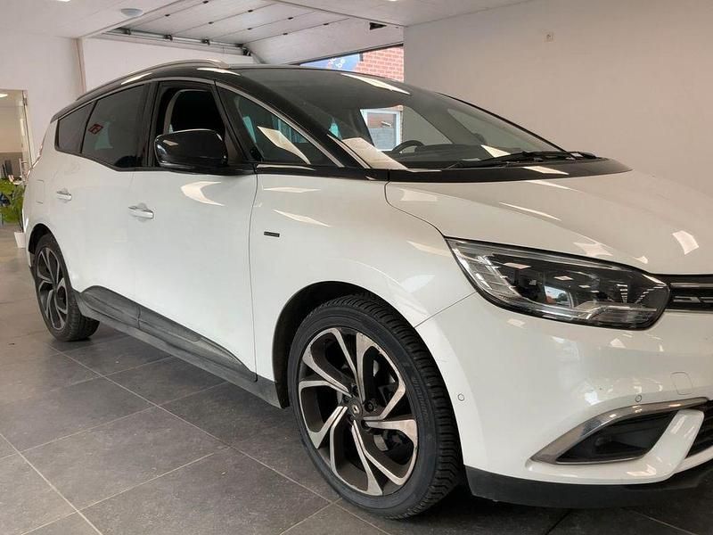 Weiß Gebraucht 2021 Renault Grand Scénic IV Black Edition Van / Kleinbus | 17.900 € (Superpreis) - Bild 1/4