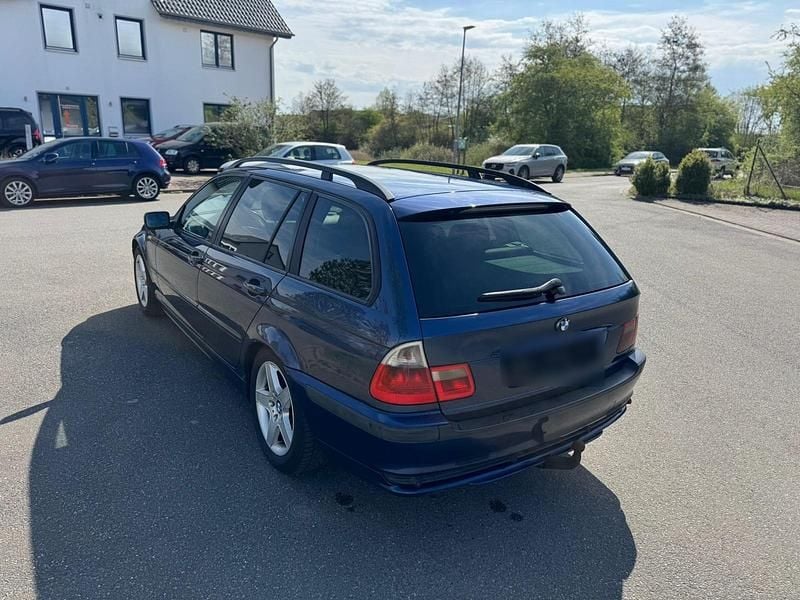 Second-hand BMW 320 150 CP (110 kW) 2004 Albastru Break