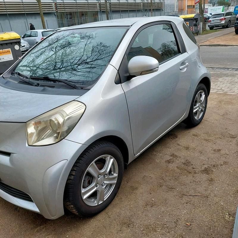 Gebraucht Toyota iQ 68 PS (50 kW) 2009 Silber Kleinwagen