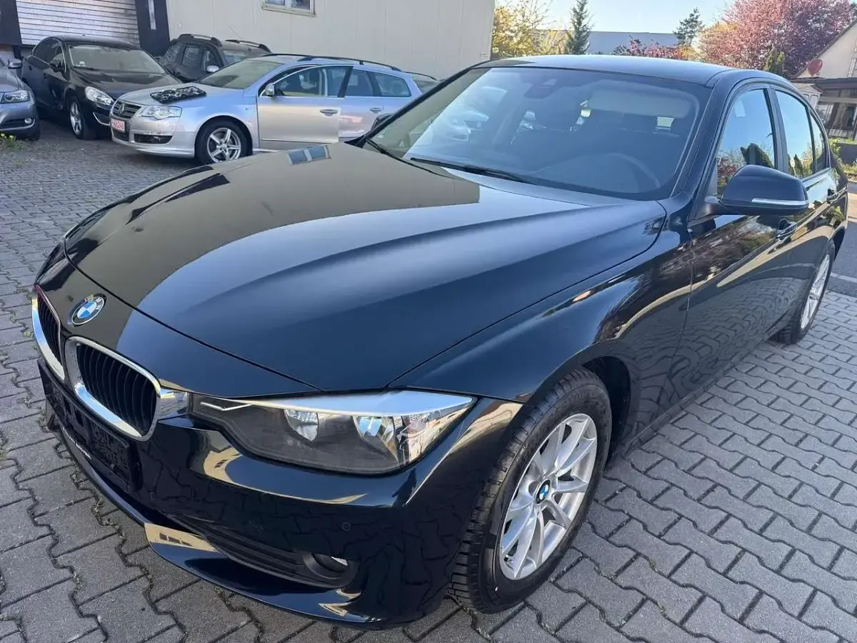 Gebraucht BMW 320 Efficient Dynamics 170 PS (125 kW) 2014 Black sapphire metallic Limousine