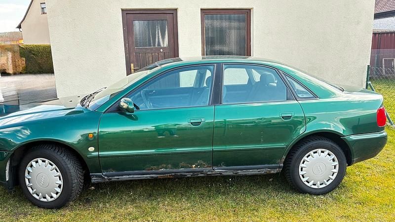 Usata Audi A4 125 CV (91 kW) 1996 Verde Berlina