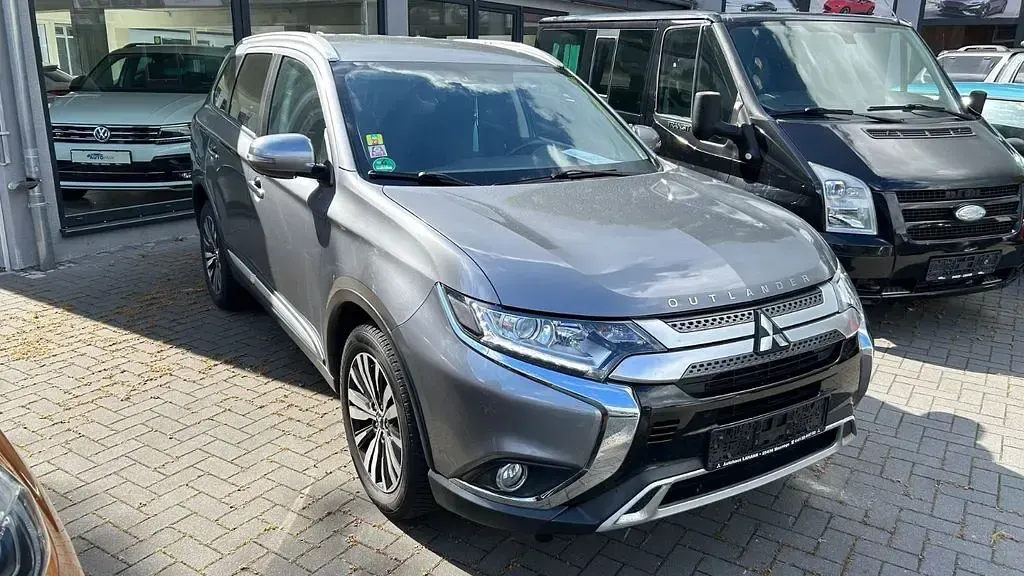 Gebraucht Mitsubishi Outlander Diamant Edition 150 PS (110 kW) 2019 Grau SUV