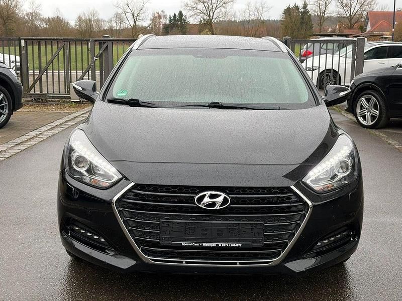 Gebraucht Hyundai i40 165 PS (121 kW) 2018 Schwarz Kombi