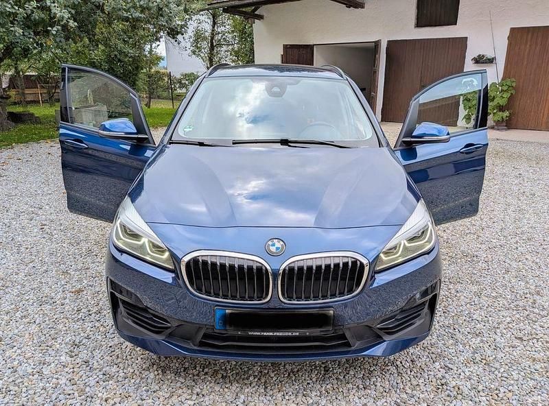 Blau Gebraucht 2019 BMW 218 Gran Tourer Van / Kleinbus | 18.800 € (Etwas zu teuer) - Bild 1/4