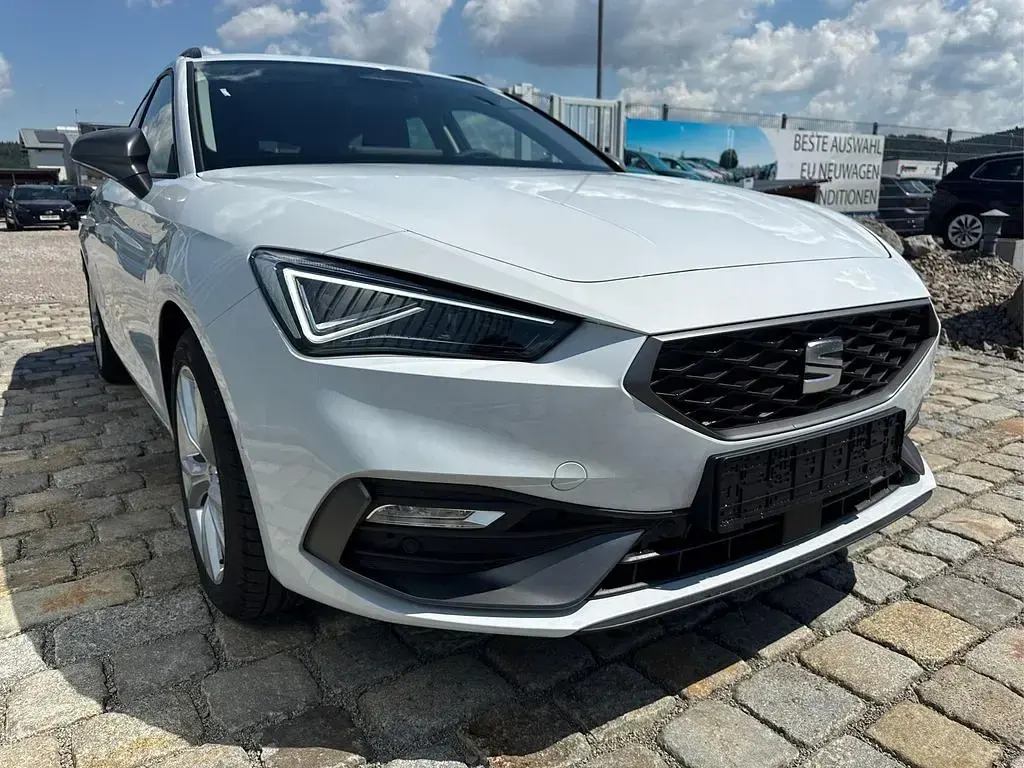 Neu Seat Leon FR 150 PS (110 kW) 2026 Weiß Limousine