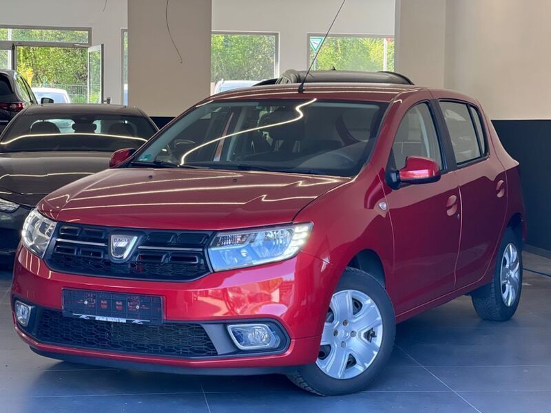 Rot Gebraucht 2017 Dacia Sandero Lauréate Kleinwagen | 6.990 € (Fairer Preis) - Bild 1/4
