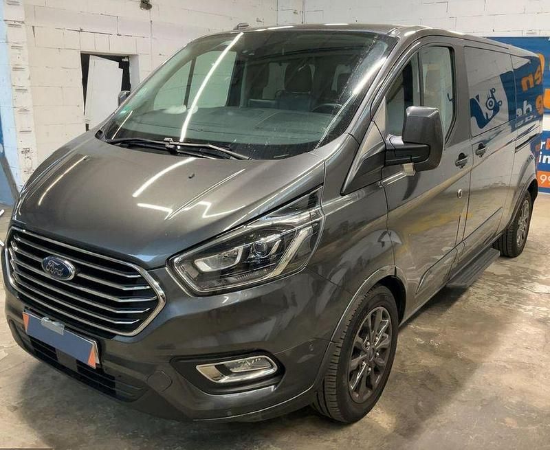 Grau Gebraucht 2019 Ford Tourneo Custom Titanium X Van / Kleinbus | 25.790 € (Superpreis) - Bild 1/4