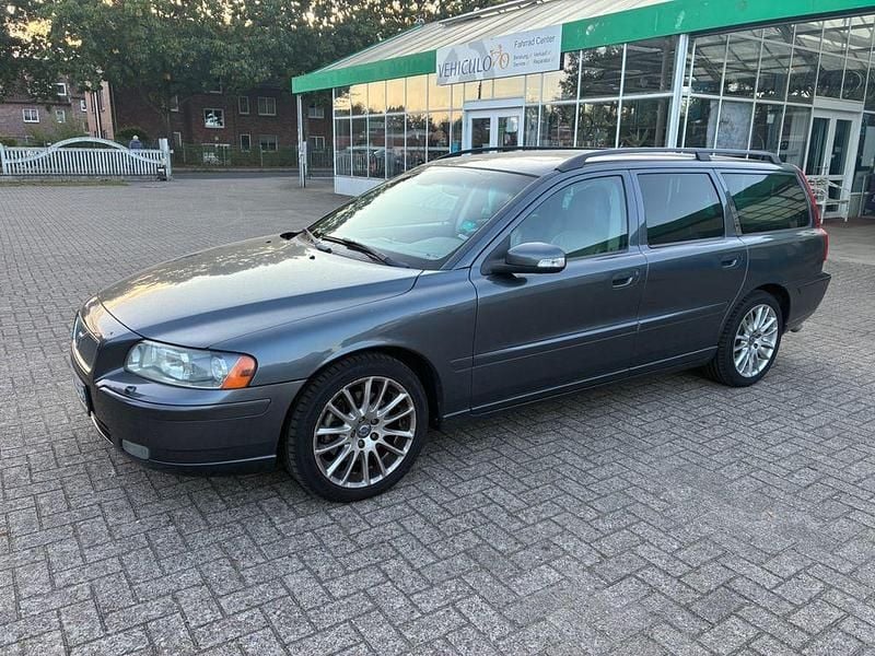 Grau Gebraucht 2007 Volvo V70 Comfort Kombi | 7.990 € - Bild 1/4