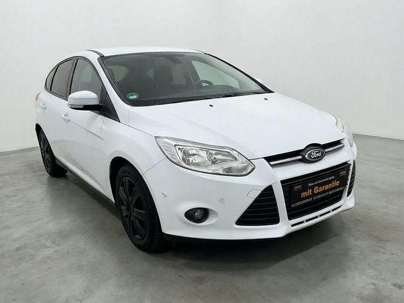 Gebraucht Ford Focus SYNC Edition 125 PS (91 kW) 2013 Weiß Limousine