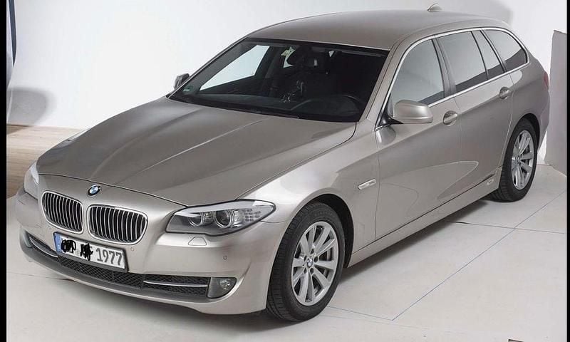 Gebraucht BMW 530 258 PS (189 kW) 2011 Silber Kombi