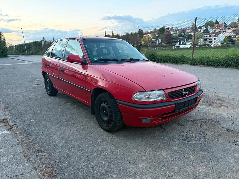Używany Opel Astra 75 KM (55 kW) 1997 Czerwony Hatchback