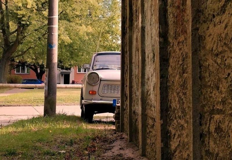 Weiß Gebraucht 1974 Trabant 601 Limousine | 5.600 € - Bild 1/4