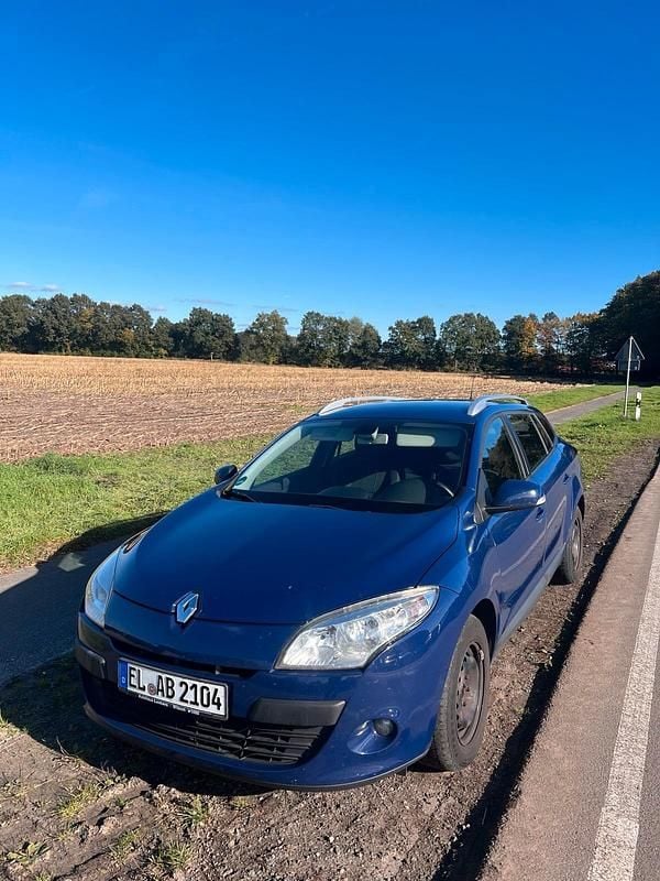 Gebraucht Renault Mégane III 110 PS (80 kW) 2010 Blau Kombi