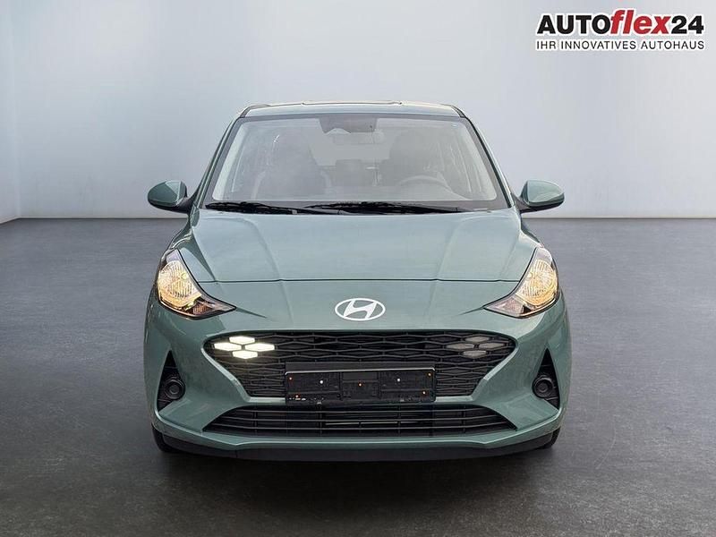 Neu Hyundai i10 79 PS (58 kW) 2025 Mangroove green Kleinwagen