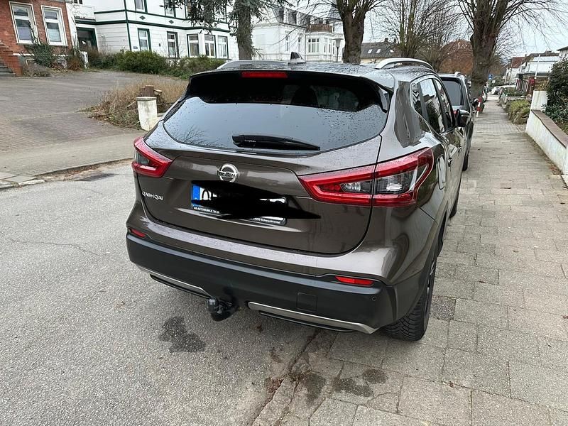 Braun Gebraucht 2018 Nissan Qashqai N-Connecta SUV | 20.000 € (Teuer) - Bild 1/4