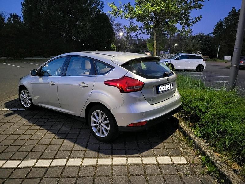 Gebraucht Ford Focus 125 PS (91 kW) 2015 Grau Limousine