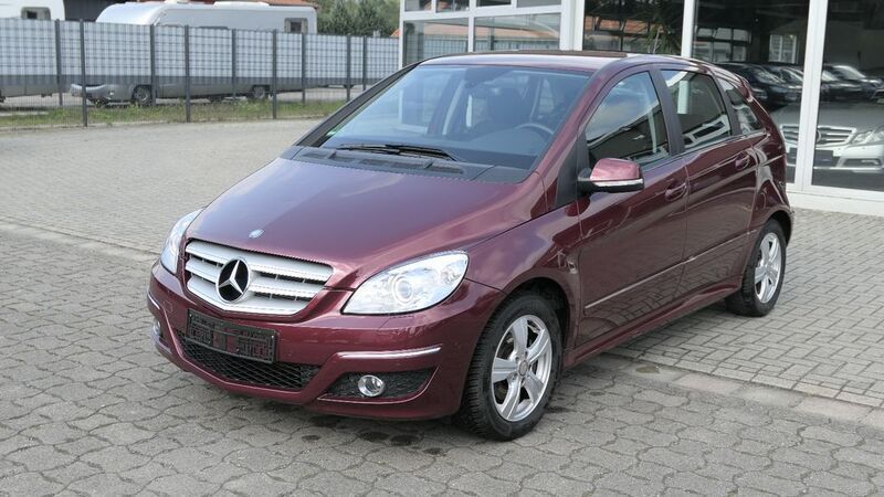 Rot Gebraucht 2010 Mercedes B200 Van / Kleinbus | 8.990 € (Fairer Preis) - Bild 1/4