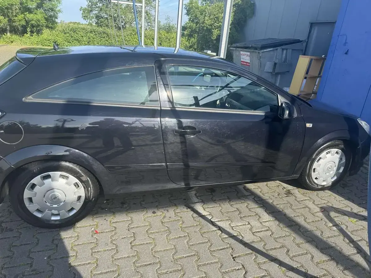 Gebraucht Opel Astra Edition 110 PS (80 kW) 2008 Schwarz Kleinwagen