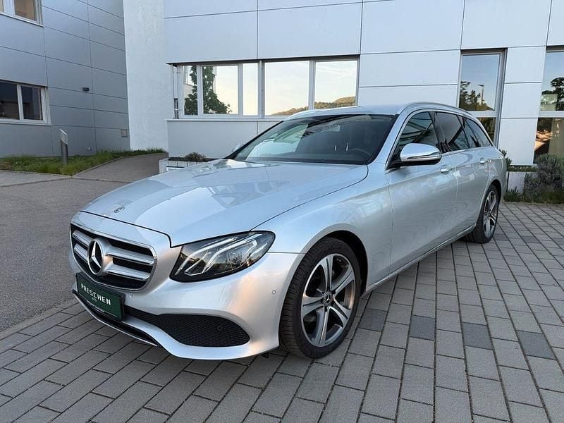 Usado Mercedes E220 Avantgarde 194 CV (142 kW) 2017 Plateado Berlina