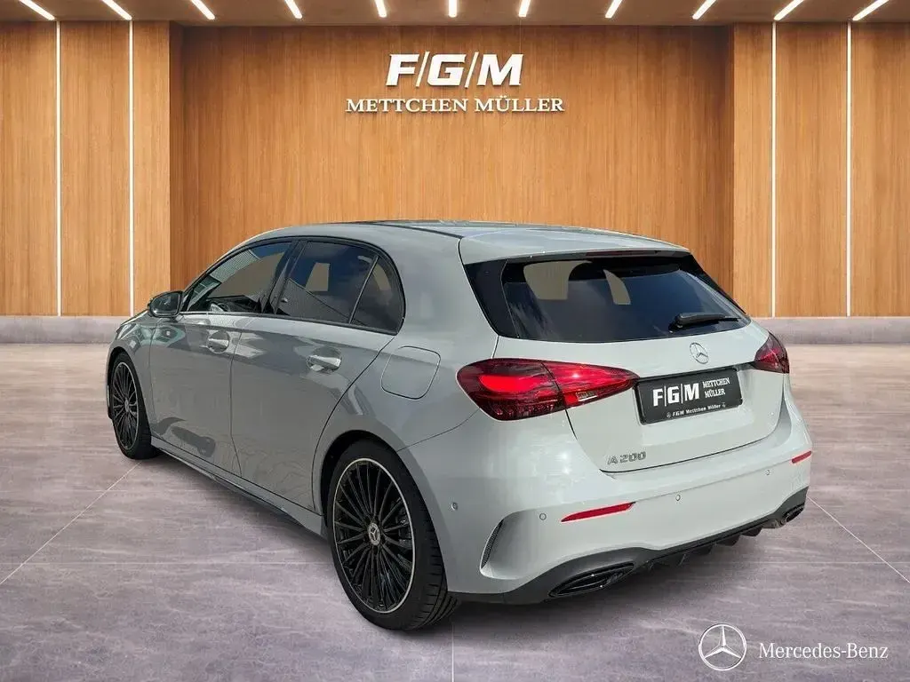 Gebraucht Mercedes A200 AMG 163 PS (119 kW) 2026 Manufaktur alpingrau uni Limousine