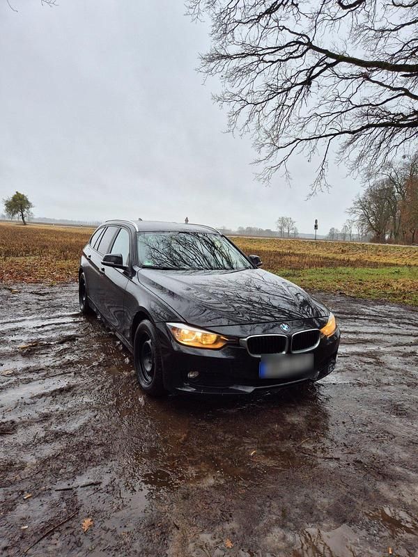 Gebraucht BMW 318 143 PS (105 kW) 2013 Schwarz Kombi