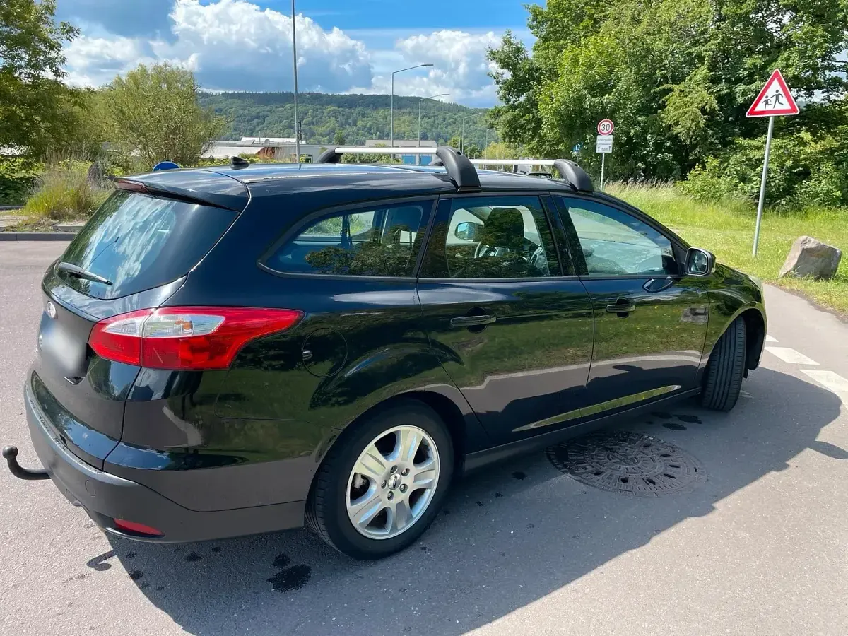 Gebraucht Ford Focus 140 PS (102 kW) 2011 Schwarz Kombi