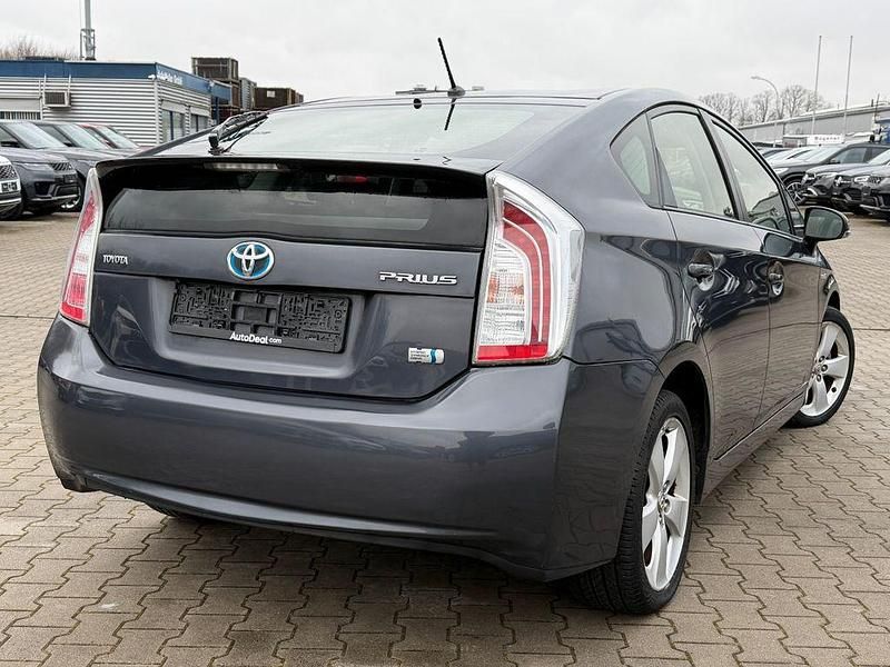 Gebraucht Toyota Prius 99 PS (72 kW) 2015 Grau Limousine
