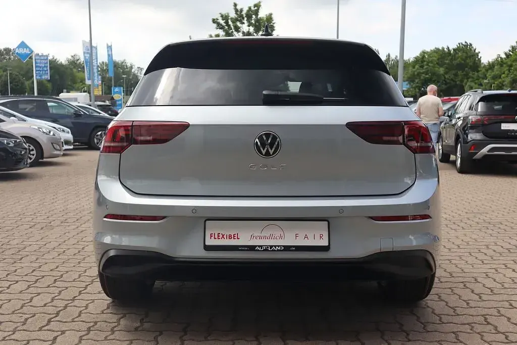 Neu VW Golf VIII 116 PS (85 kW) 2026 Silber Limousine
