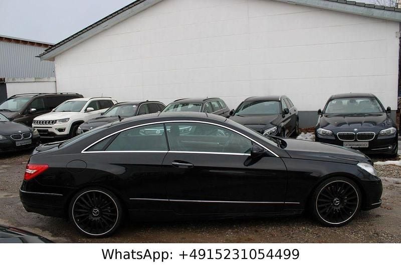 Gebraucht Mercedes E500 387 PS (284 kW) 2009 Schwarz Coupé